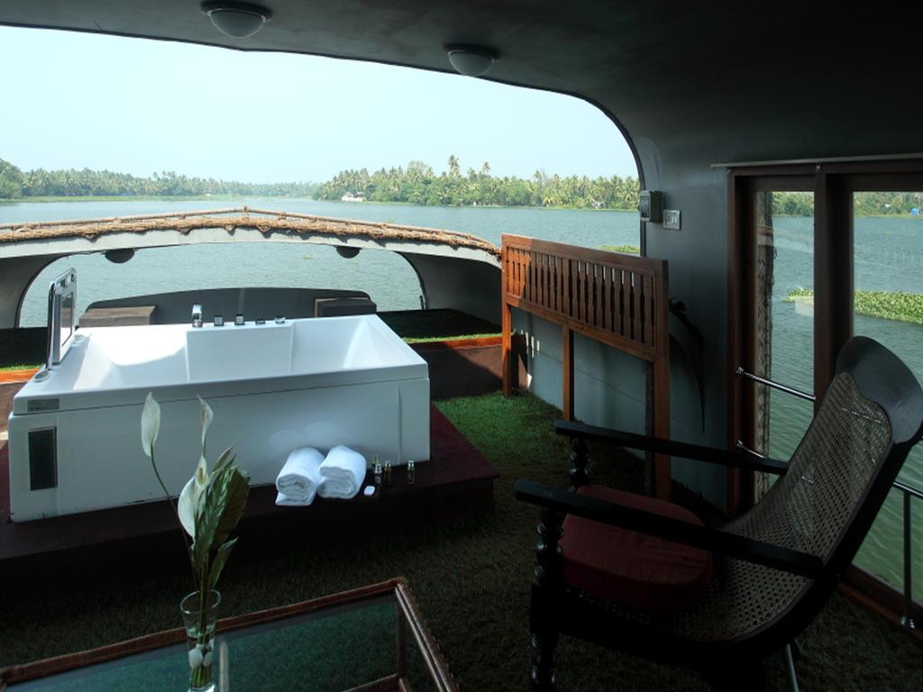 Vasundhara Sarovar Premiere Alappuzha Zewnętrze zdjęcie