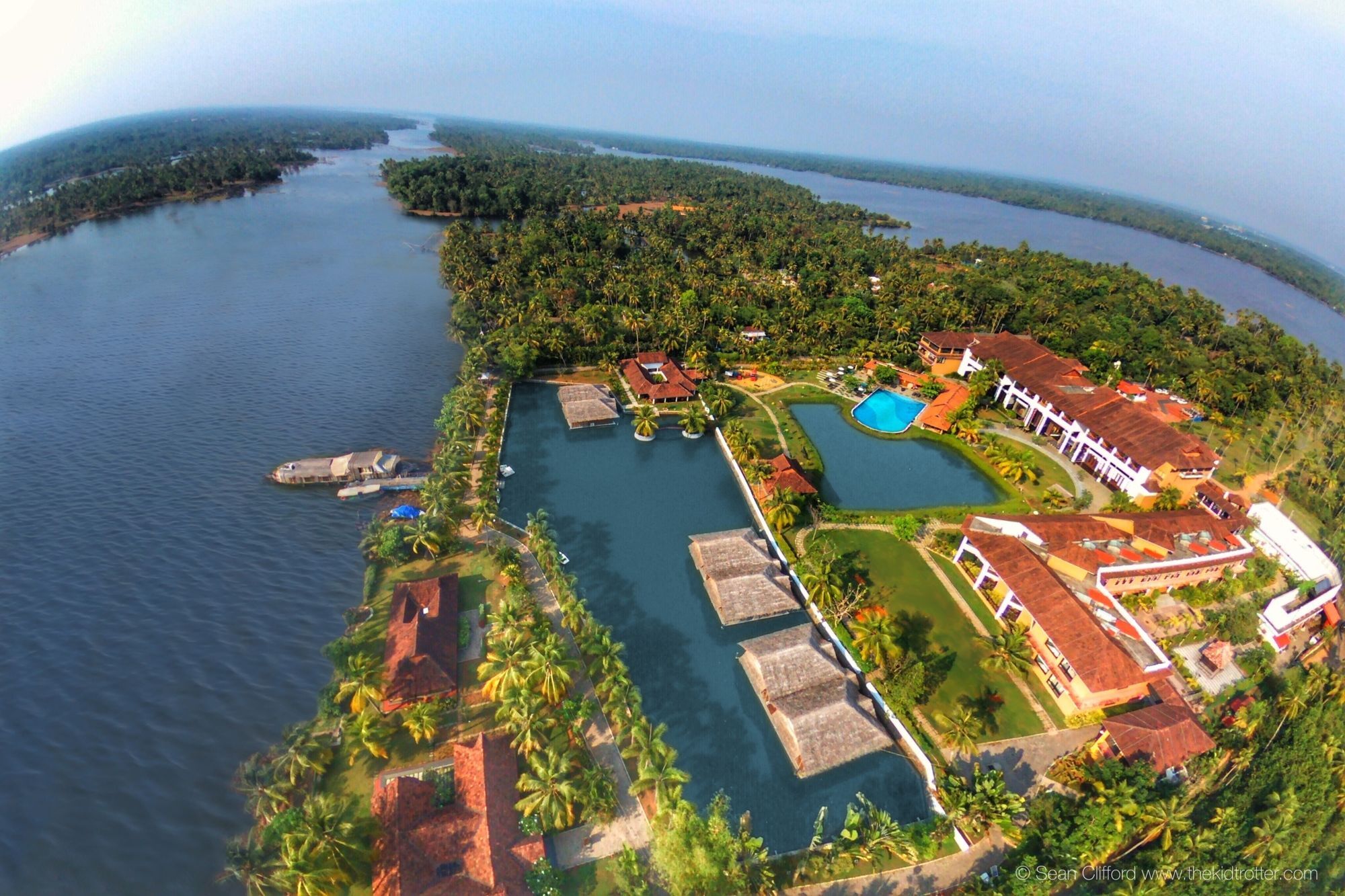 Vasundhara Sarovar Premiere Alappuzha Zewnętrze zdjęcie